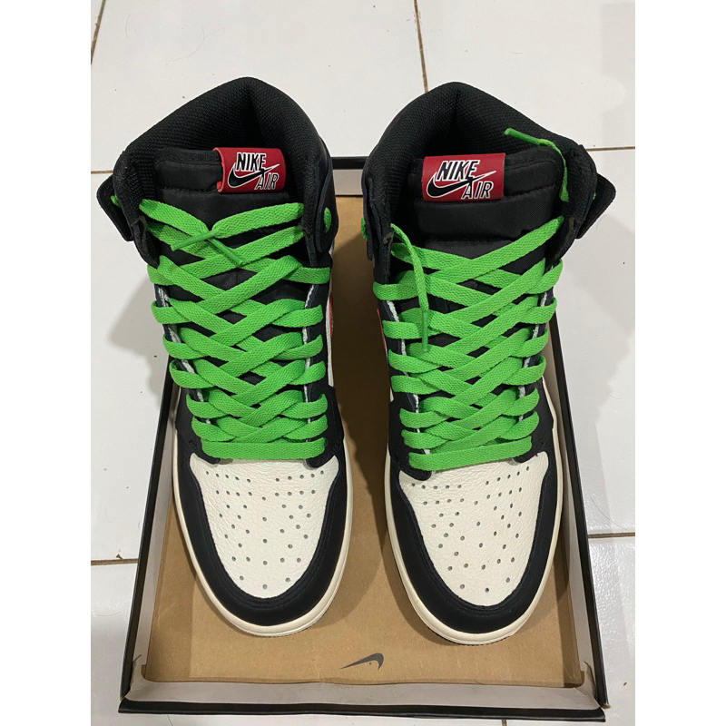 AJ 1 High Star is Born