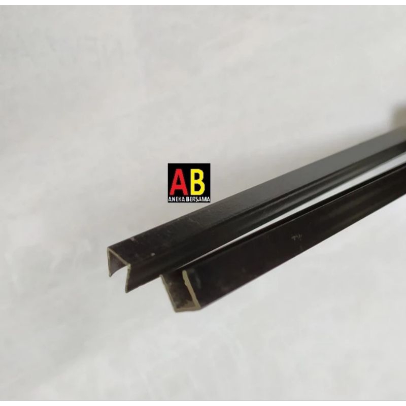 Lis U Aluminium 8mm x 8mm x 8mm black Panjang 149.5cm