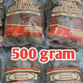 

2 PICIS MURAH KERUPUK BAWANG MENTAH TIGA SUDARA ENAK 500 GRAM