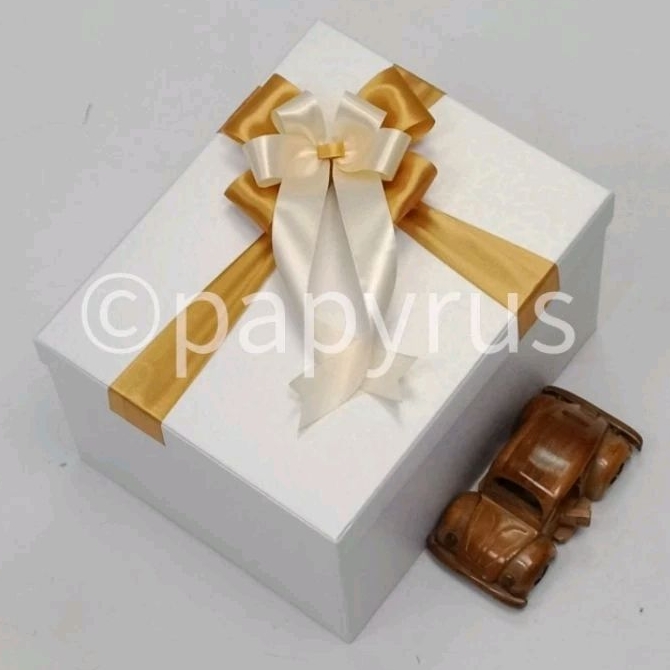 

PAPYRUS 20x25 Tinggi 15cm Kotak Kado Gift Box V2