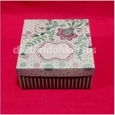 

MURAH!!!!Kardus Snack/Nasi coklat motif ukuran 18X18X7ECER (PER PCS)
