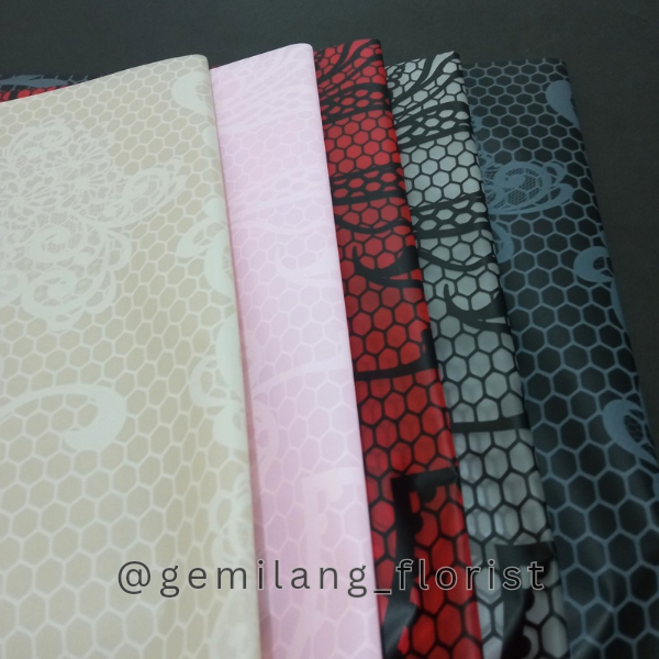 

{5 LEBAR} Cellophane Wrapping Bouquet / Buket motif Brukat / Batik