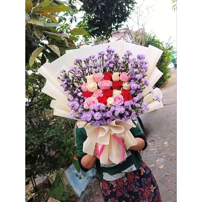fresh flower bouquet mix roses 20 kuntum Surabaya