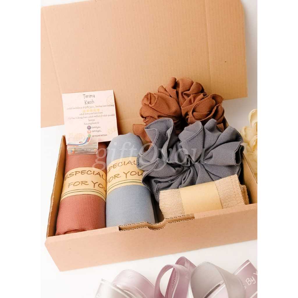 HAMPERS JILBAB  KADO HADIAH MUSLIMAH  GIFT BOX JILBAB  KADO GURU  KADO WISUDAH  SOUVENIR PERNIKAHAN 