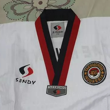 Dobok Baju / Taekwondo Sendy Tipe Champion Poom / poomsee (Kerah merah hitam)