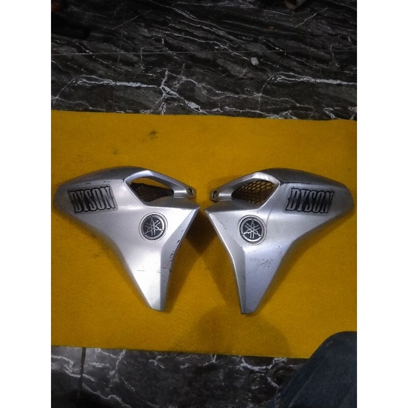 Shroud kuping sayap tangki yamaha Byson fi original