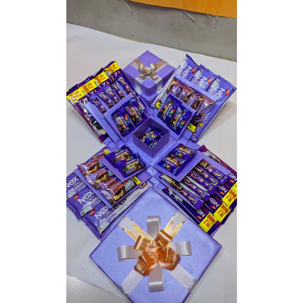 

Eksplosion box snack Ungu box kado unik box hampers box snack 3 lapis satu kotak kecil