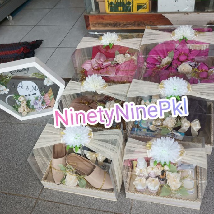 

Ekstra BOX MIKA TILE ISI 4 KOTAK HANTARAN