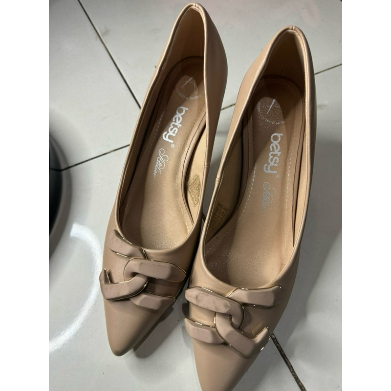 Preloved Betsy Shoes no box