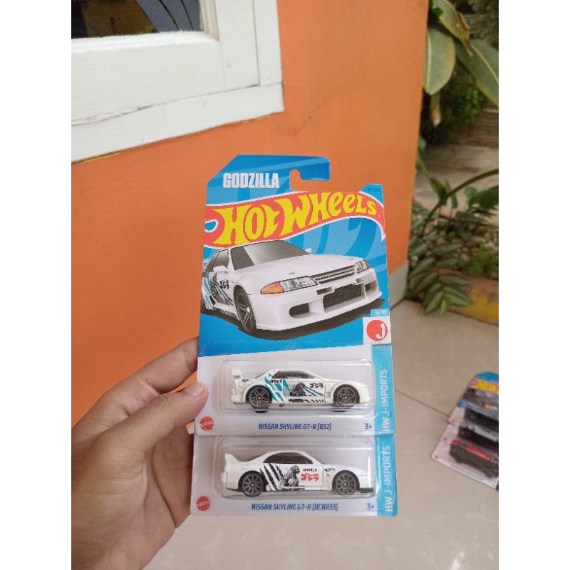 Paketan Hotwheels Godzilla R32, R33