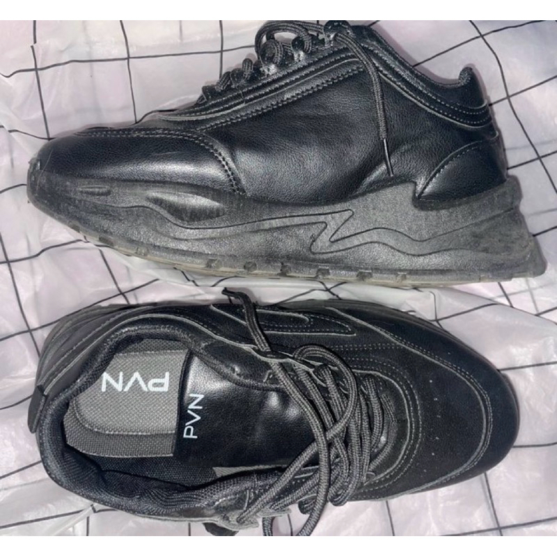 preloved PVN Daesung Sepatu size 43 ukuran Sneakers Sepatu Casual Wanita Shoes black 288