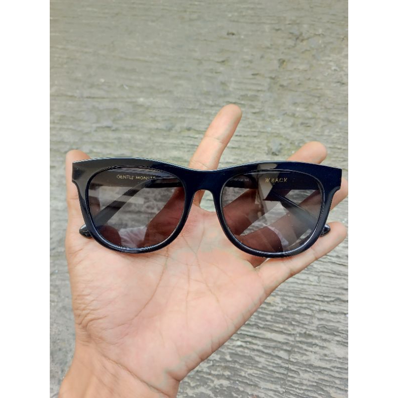 kacamata hitam gentle monster W BACK second