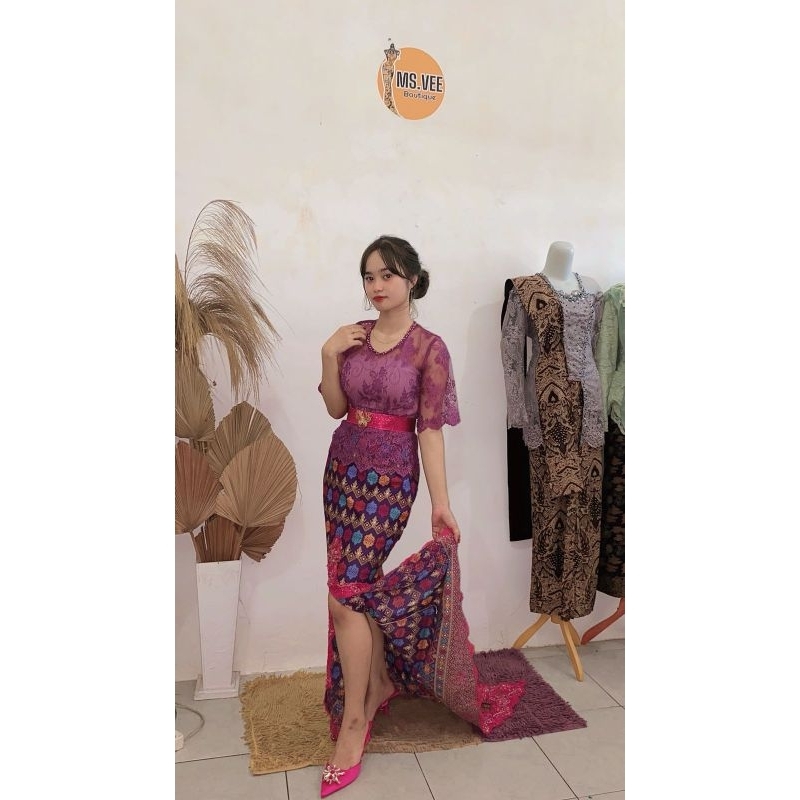 Kebaya modern/kebaya unhu/ kebaya wisuda/ preloved kebaya