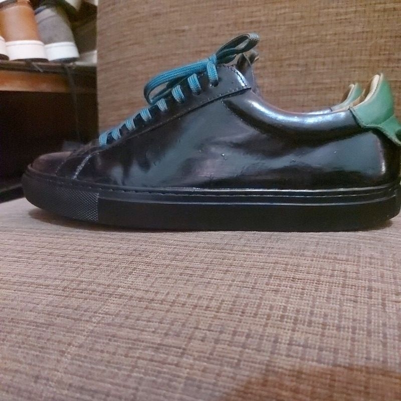 preloved sepatu givenchy paris