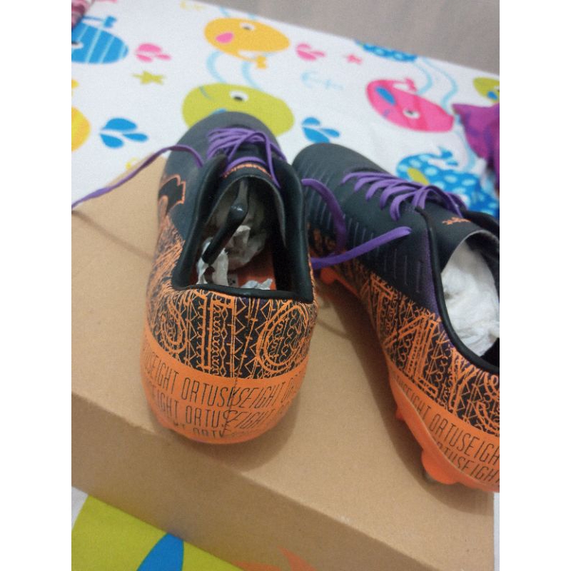 sepatu bola pul besi ortuseig ori