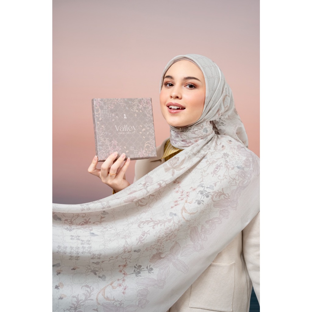 HEYLOCAL'S Valley Scarf | Hijab Segi Empat
