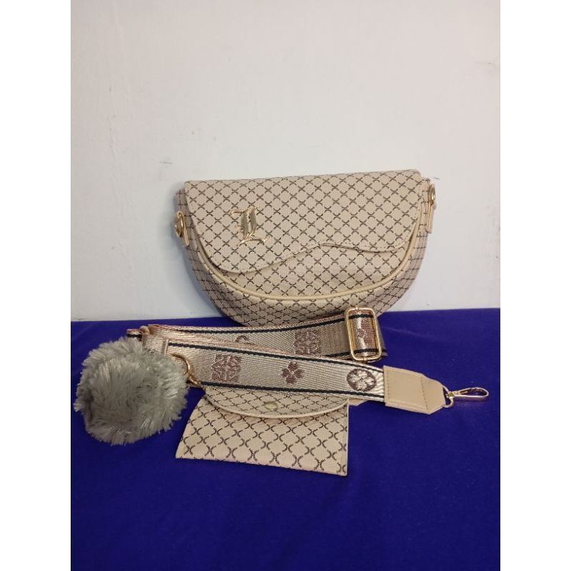 Tas selempang merk LEVEL