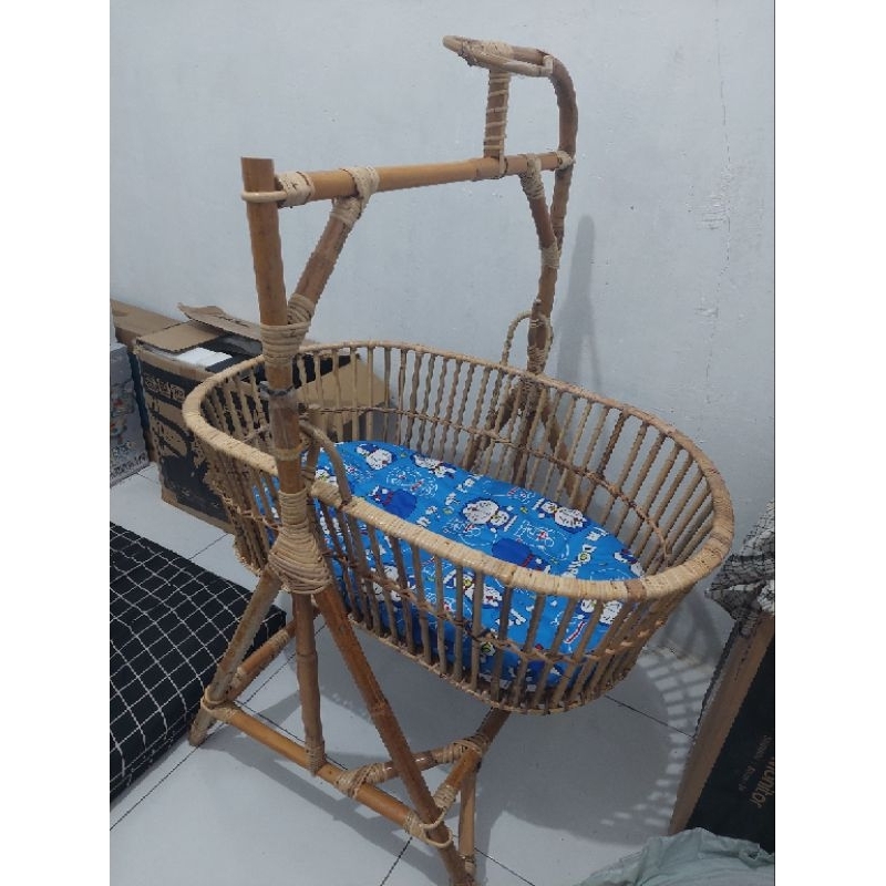 keranjang ayunan bayi rotan dan kasur preloved