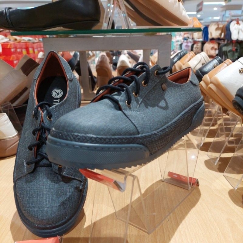 SEPATU TRISET ORI