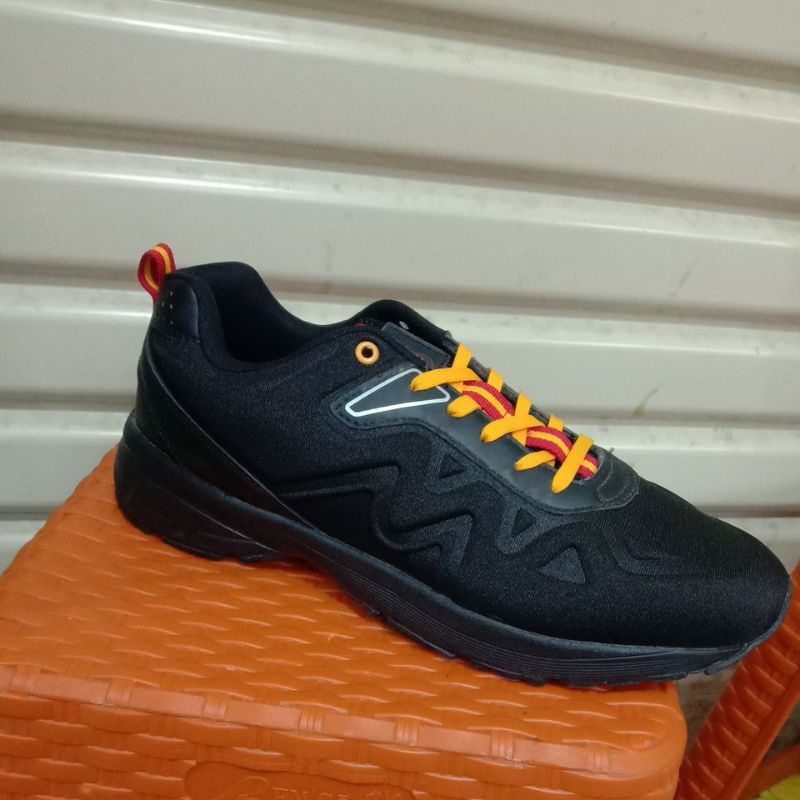 sepatu olah raga polri