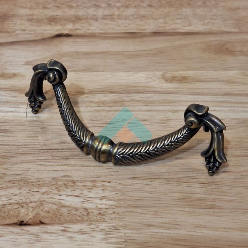 handle tarikan knop laci pintu lemari klasik