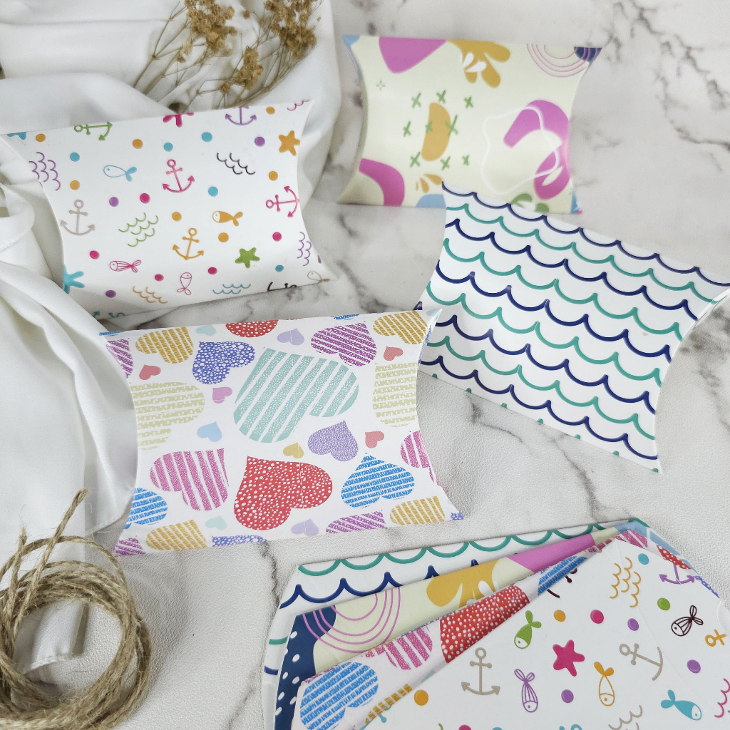 

PILLOW BOX LARGE BERMOTIF AESTHETIC MURAH / BOX SOUVENIR BERMOTIF / BOX BUNGKUS KADO MENARIK / BOX PACKAGING (10,5 X 9 cm)