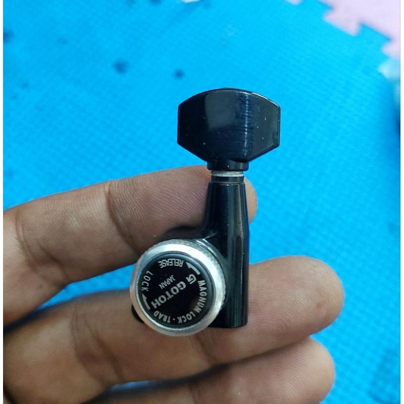 Dryer gitar Gotoh original Bijian hitam posisi kiri