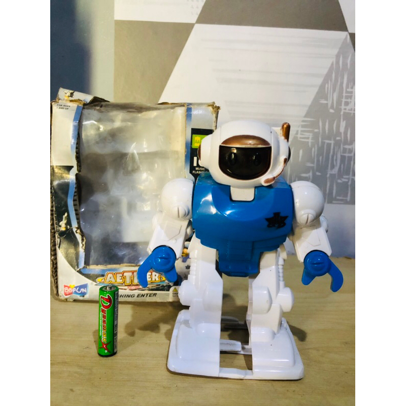 Robot jadul Aether vintage nyala