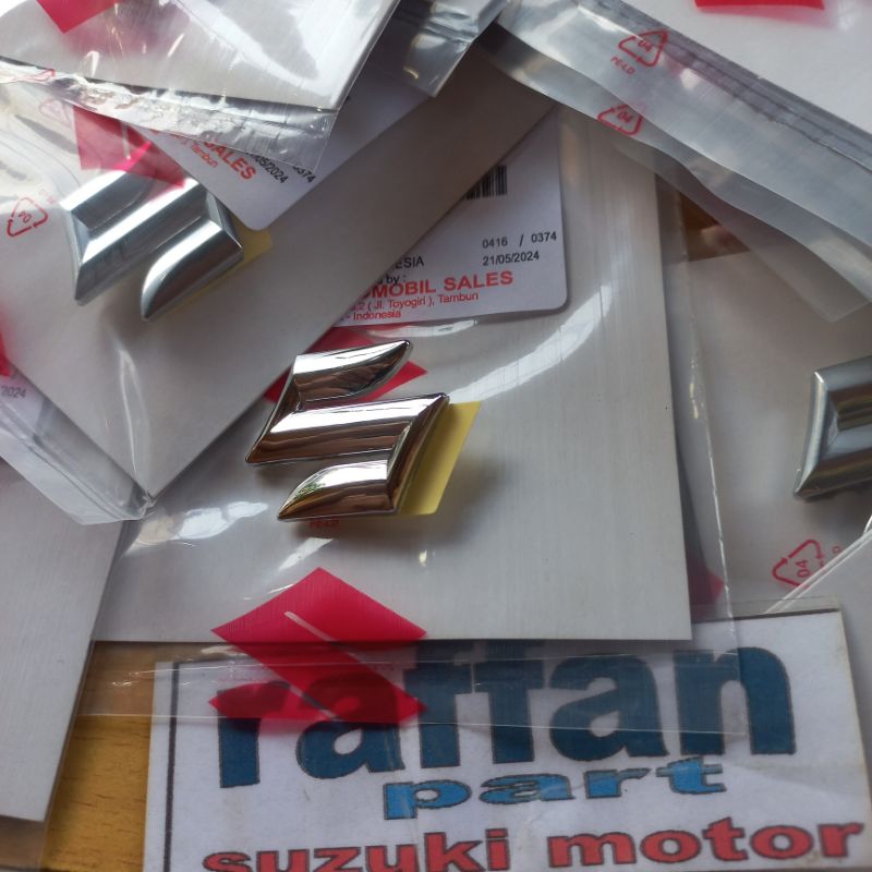 Emblem  logo S asli suzuki shogun 125 New smash titan satria Fu Skywave skydrive