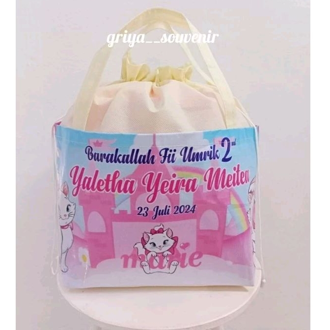 

Hampers Ultah Muat Box Nasi 20x20 cm/Tas Ulang Tahun Serut Banner Custom