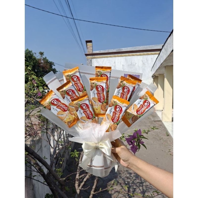 

Buket Snack Go!Potato (ISI 10 PCS)/ Hadiah Sempro / UlangTahun / Wisuda (Free Kardus)