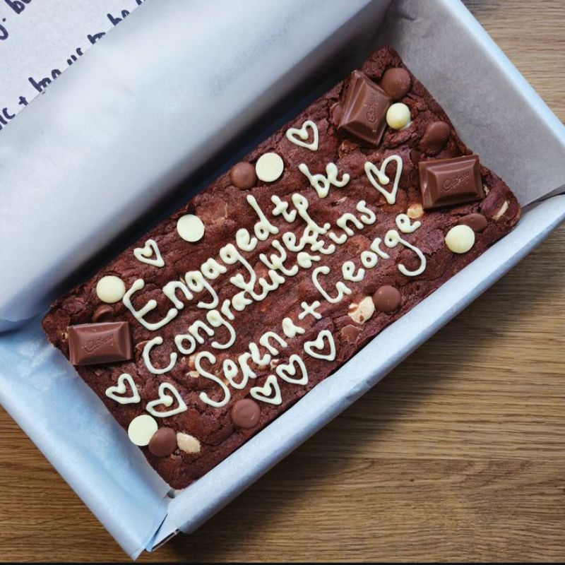 

[BR03][GLUTEN FREE][BISA CUSTOM]Brownies Fudgy Dark Chocolate / Hampers Kue Ulang Tahun/Fudgy Brownies dark chocolate / Fudgy Brownies Shiny Crust