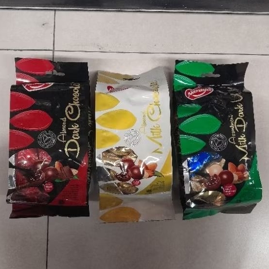

Naraya Almond Chocolate coklat DARK /MILK / ASSORTED IMPORT 300gr