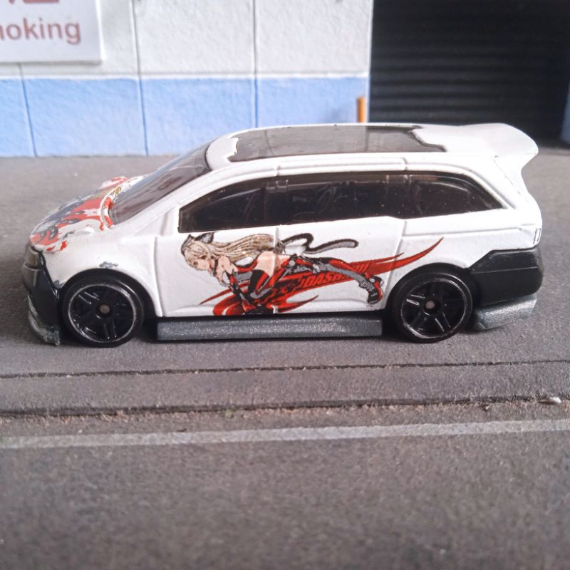 hot wheels hotwheels loose Honda Odyssey custom repaint decal putih white kartun anime