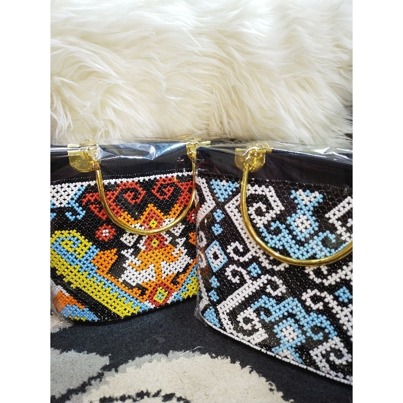 Tas Manik Motif Dayak