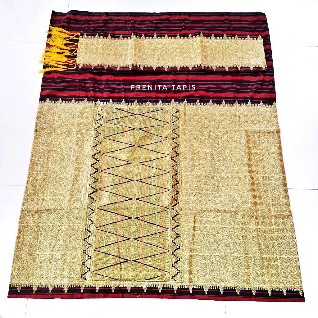 [BISA COD] Kain Sarung Tapis Jungsarat Benang Emas Bordir Papa Mama Selendang Peci Khas Lampung