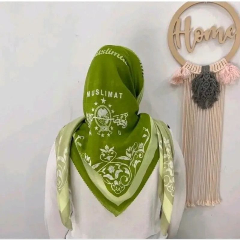 motif terbaru hijab muslimat hijau daun motif/polos