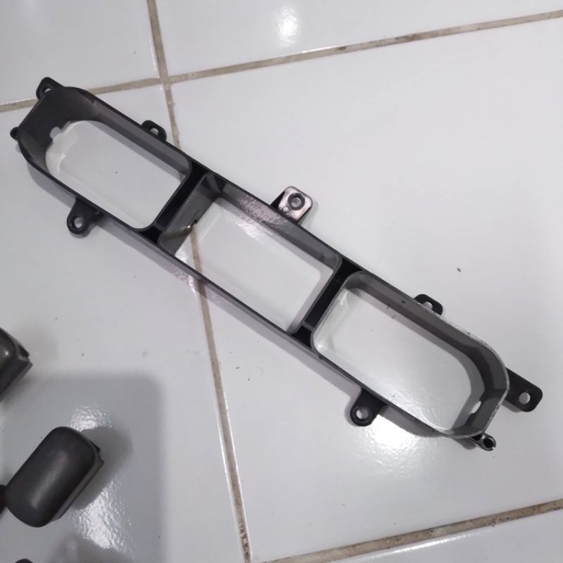 rumah Kisi AC Dashboard tengah Daihatsu Espass Bekas ORI Copotan