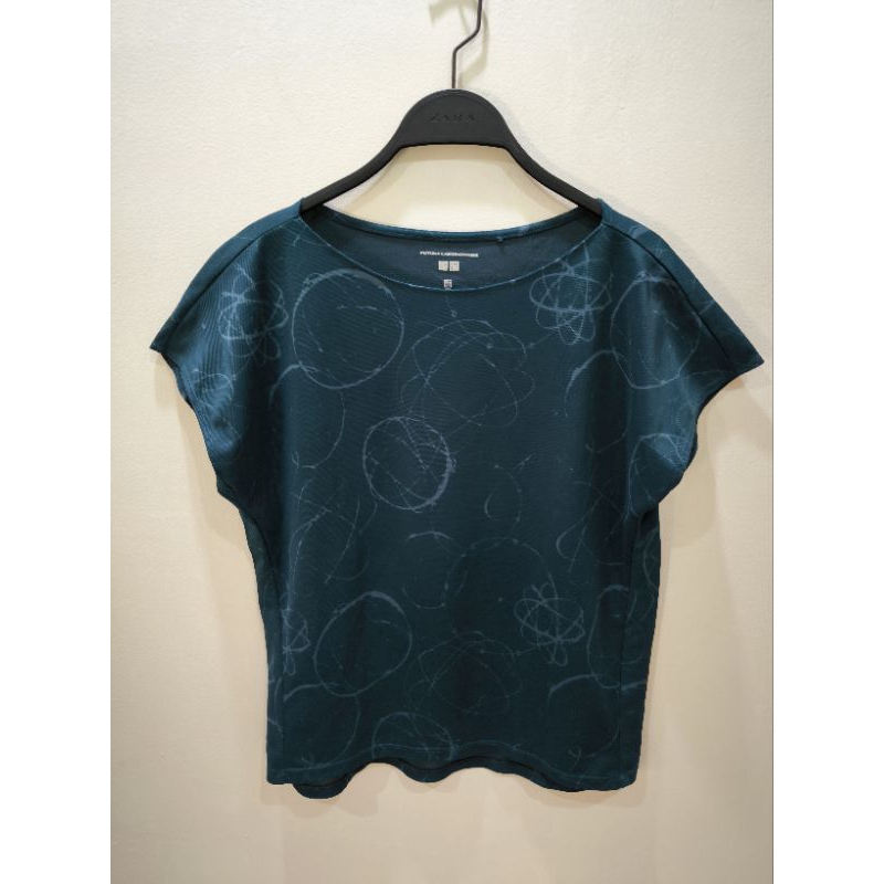 Kaos Wanita Uniqlo Futura Laboratories made in china