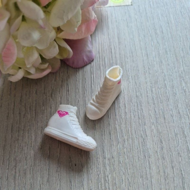 Sepatu casual Barbie Mattel roxy fit curvy