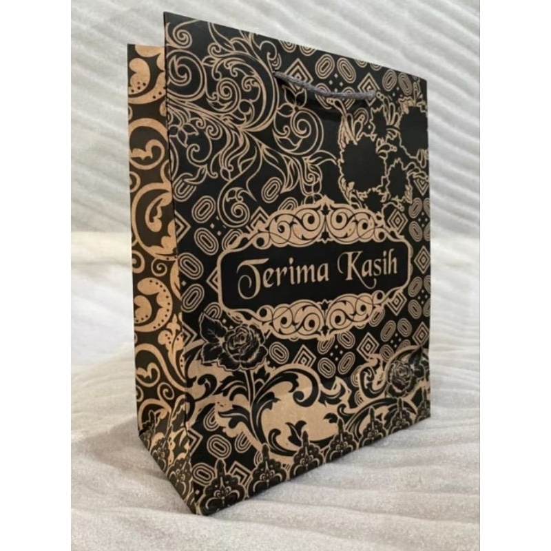 

( ISI 50 UK TANGGUNG 21×27×6 ) PAPERBAG BATIK / TAS KERTAS BATIK / TAS SOUVENIR BATIK TERLARIS !!! TERLARIS !!!