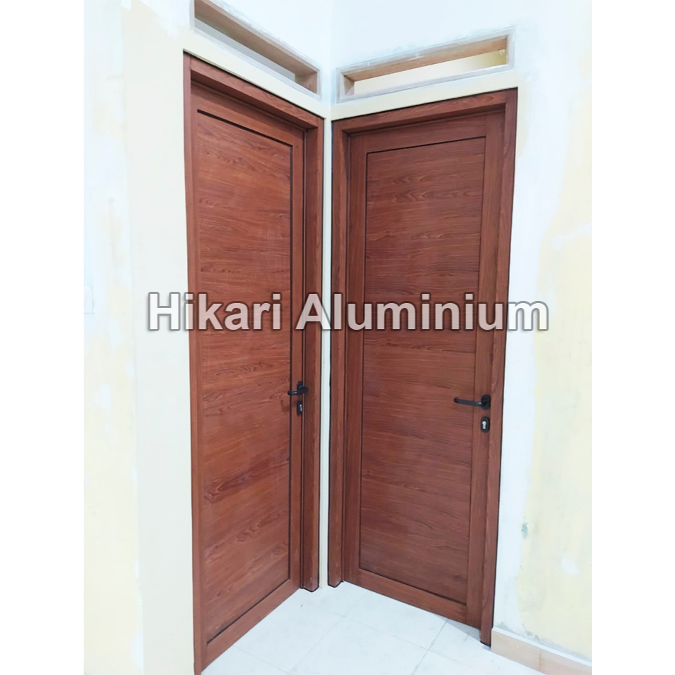 Pintu Swing Aluminium Minimalis Motif Serat Kayu