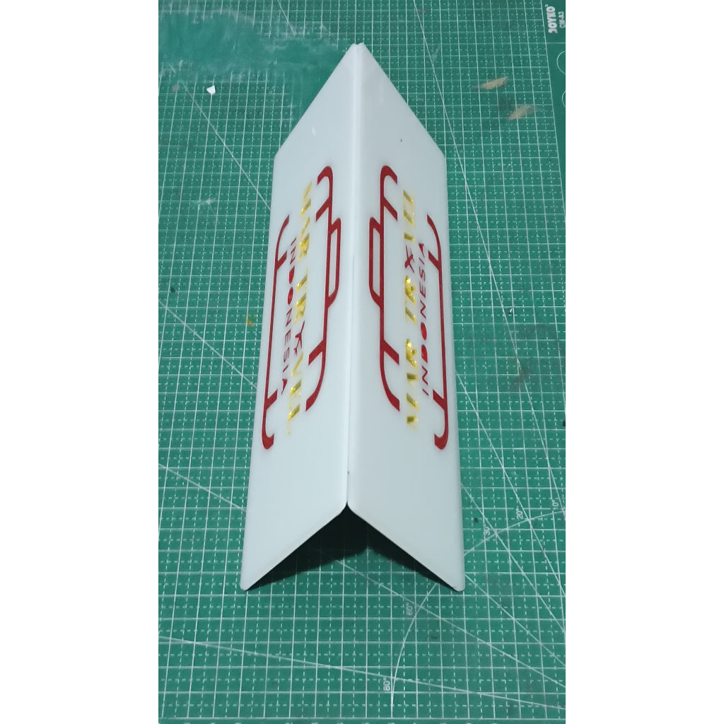 

PAPAN NAMA MEJA AKRILIK 2MM 25X9 CM