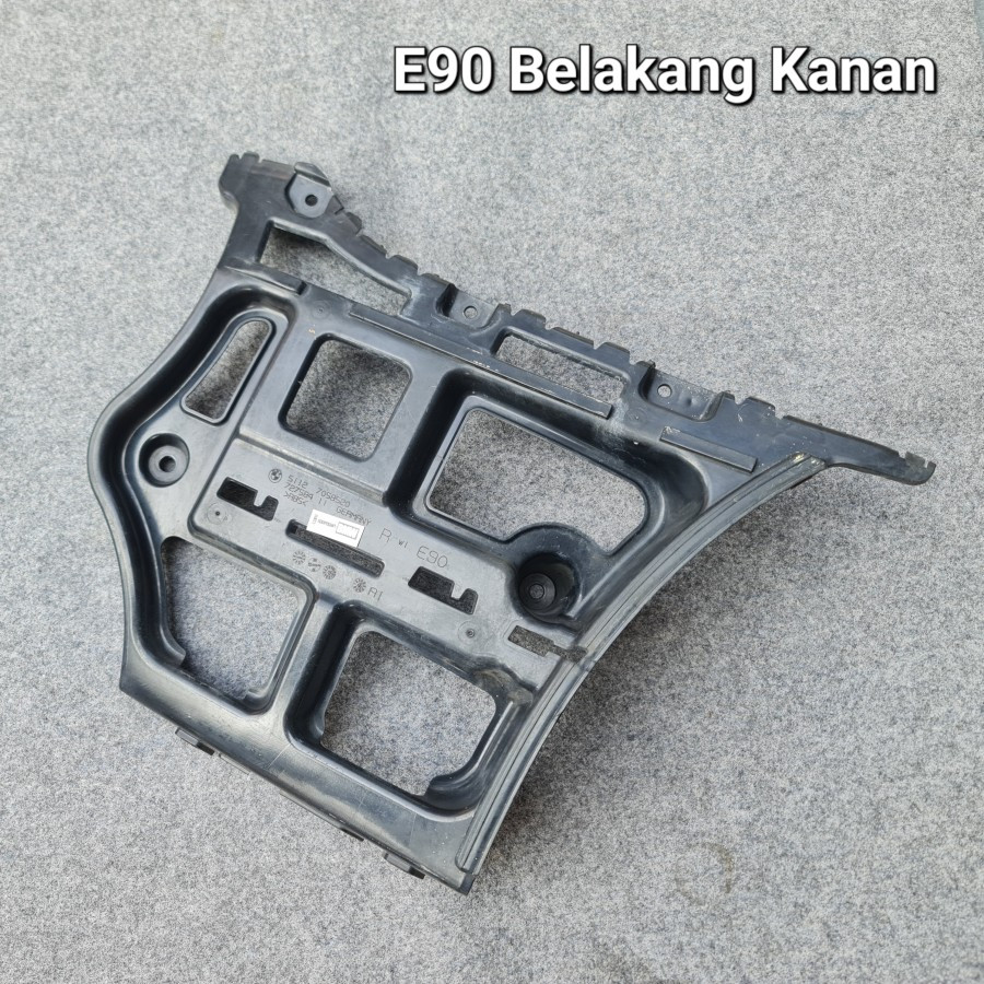 Bracket Bumper Belakang Kanan BMW E90 Original 51127058520