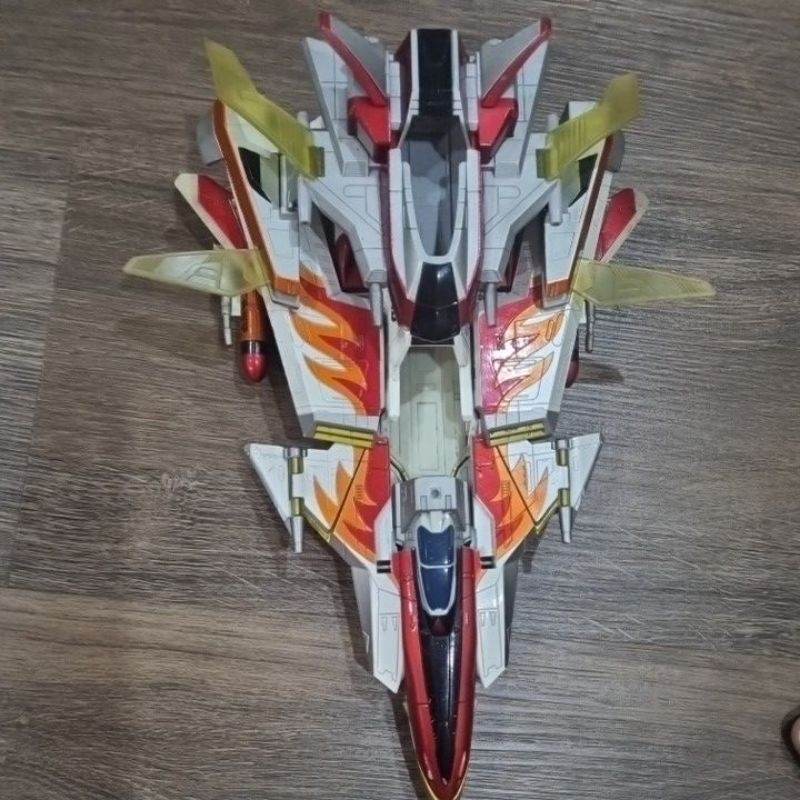 ultraman mebius pesawat