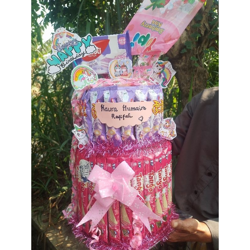 

Snacktower bertingkat permen tumpah Snack tower ulang tahun Towersnack tema pink ungu kuning coklat biru Hadiah ulang tahun khitan hampers topper karakter