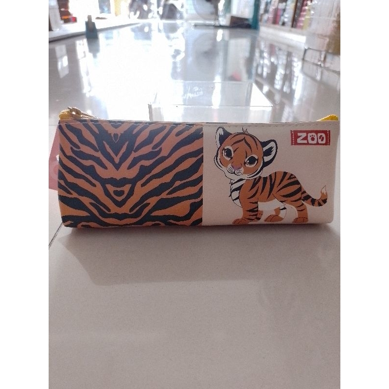 

Tempat Pensil Kain Resleting Pencil Case BD 180-SP Motif Anak ( Pcs ) [ Original ]