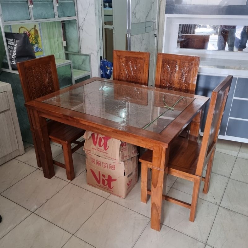 Set Meja Makan Kayu + 4 Kursi Kayu