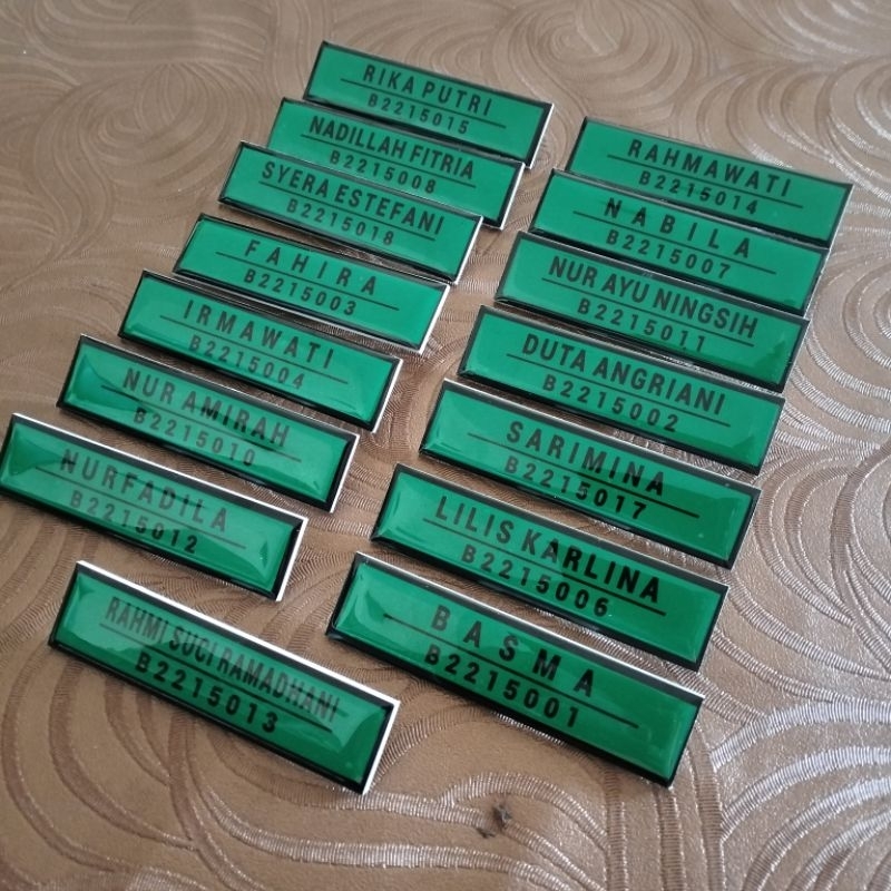 

Nametag akrilik / papan nama dada akrilik cembung