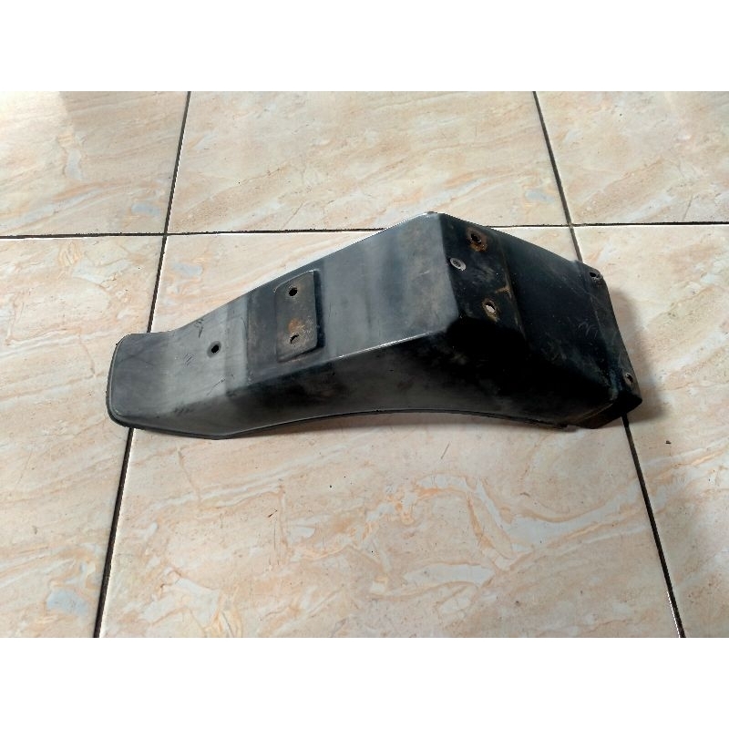 Spakbor belakang suzuki crystal